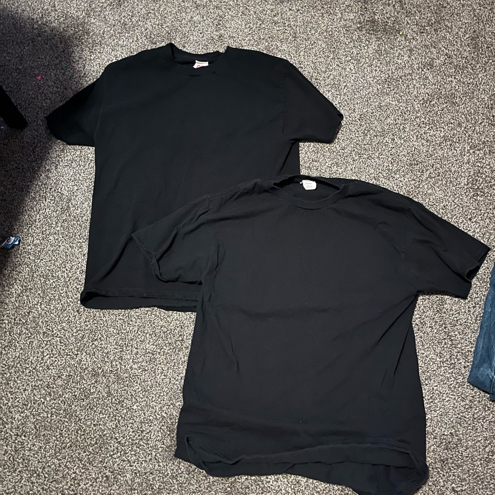 2 black medium hanes shirts
